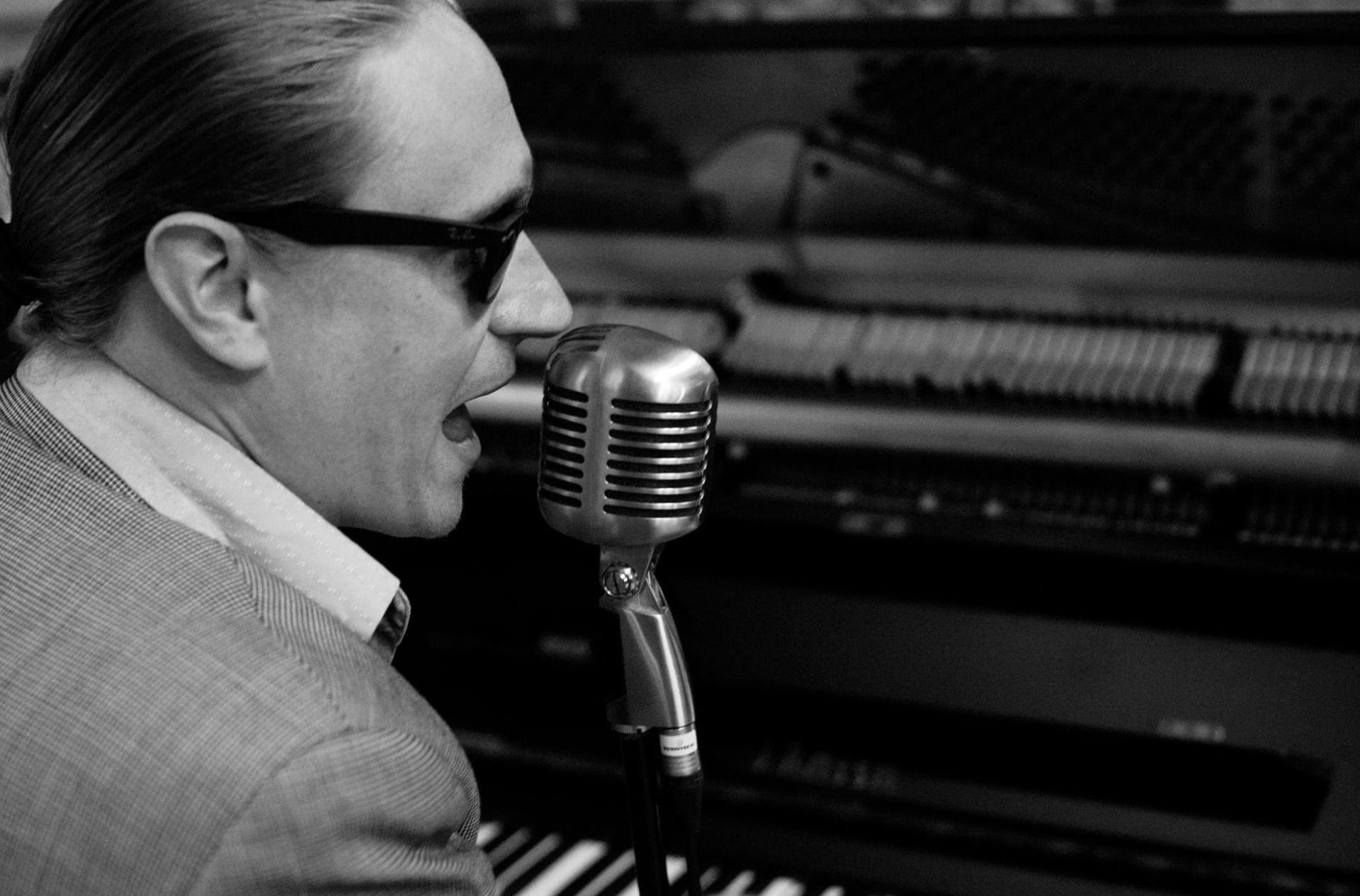 Showbusiness Records  Estonia and Finland